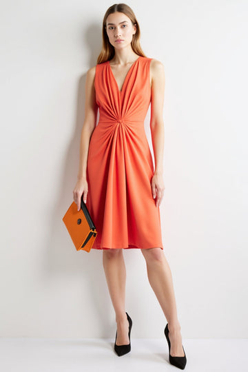 Sukienka robocza z marszczeniami w kształcie litery V z dekoltem w szpic